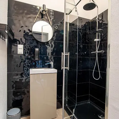 Hanza Tower Luxury דירה *