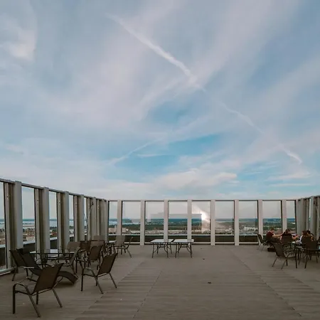 Hanza Tower Luxury Lägenhet *