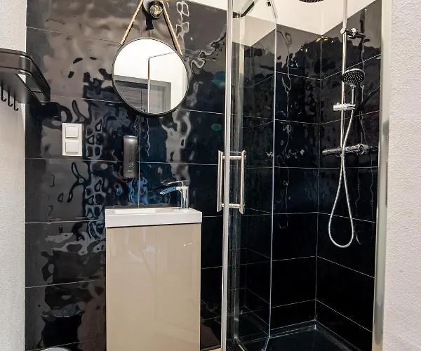 Hanza Tower Luxury Apartment *